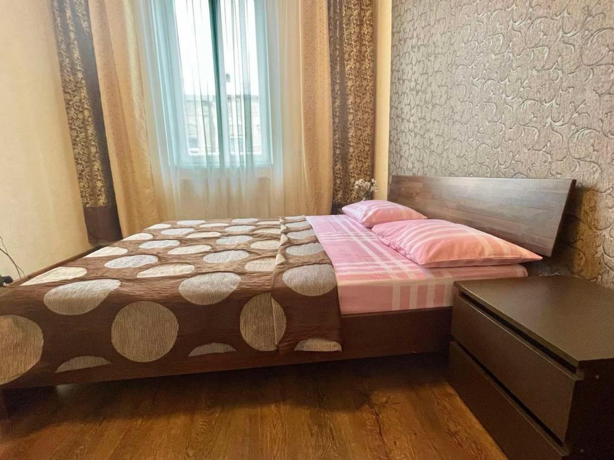 Крехівська 5,Апартаменти В Центрі, Дві Спальні Leópolis Exterior foto