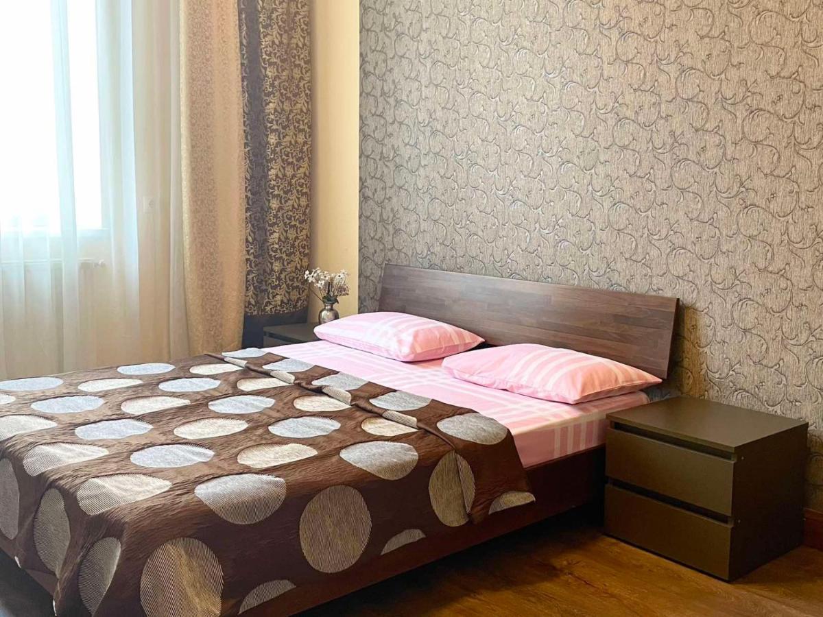 Крехівська 5,Апартаменти В Центрі, Дві Спальні Leópolis Exterior foto